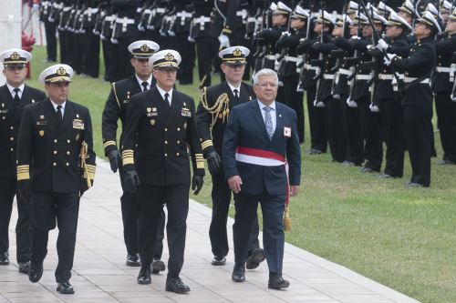 Marina de Guerra del Perú realiza ceremonia de Asunción del Comandante General de la  Marina y Pase a la Situación Militar de Retiro del Comandante General saliente
