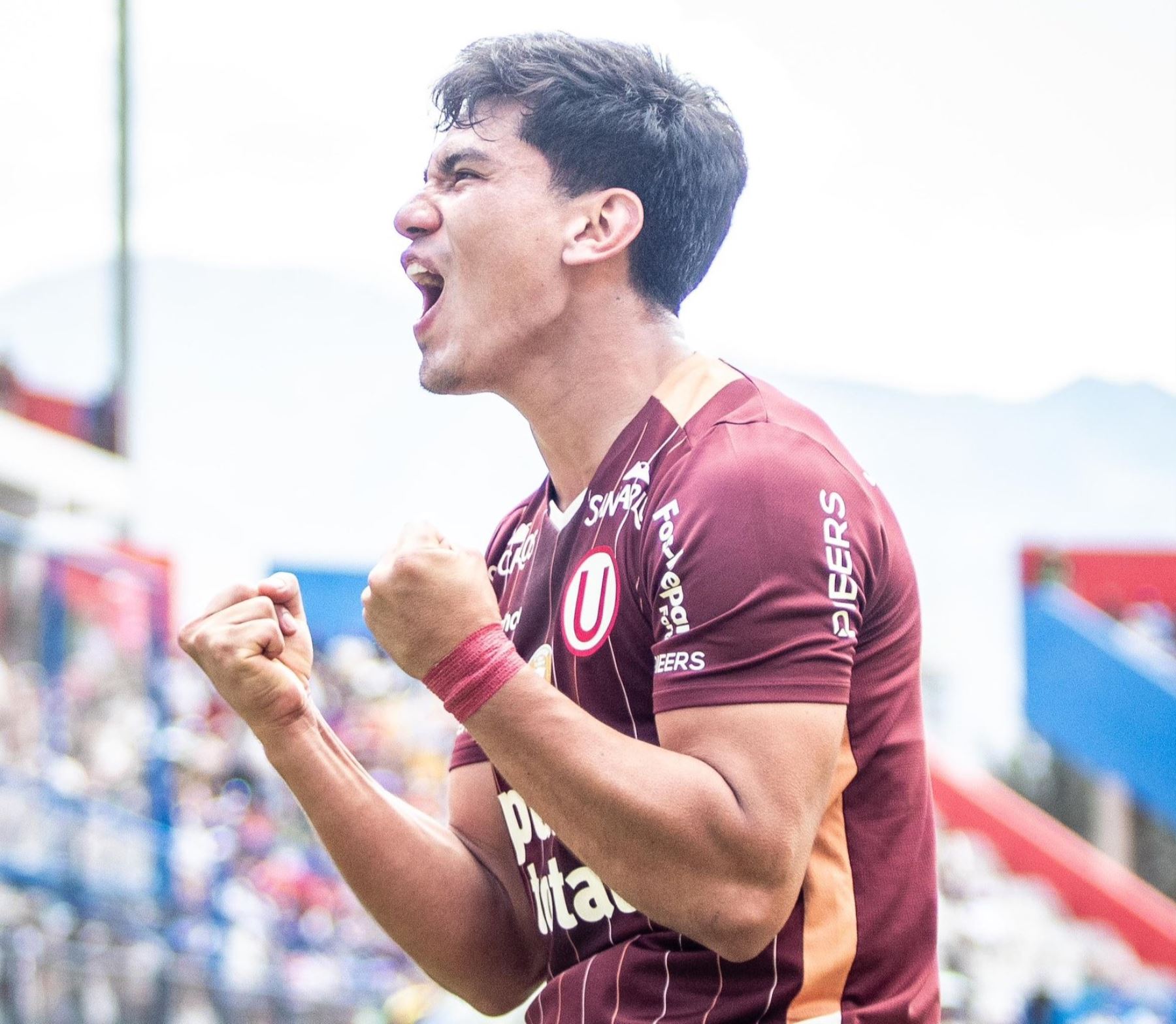 El Tunche Rivera celebra su gol ante Alianza Universidad
