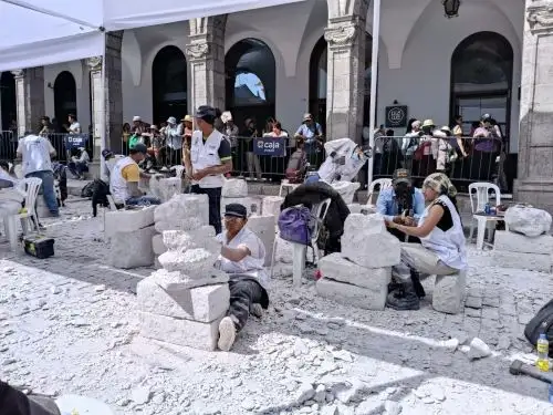 Unos 86 artesanos de Arequipa demuestran su destreza durante el tradicional concurso de tallado en sillar, fierro forjado, repujado en cuero y cobre. Actividad forma parte del programa  por el 485.° aniversario de la fundación de Arequipa. ANDINA/Difusión