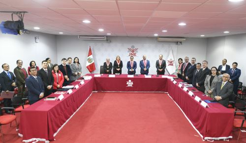 Presidente del JNE lidera sesión de pleno ampliado con organismos del Sistema Electoral para analizar avances del voto digital.