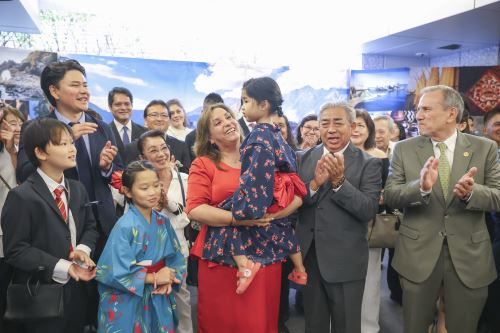 Presidenta Dina Boluarte se reunió con la comunidad peruana residente en Japón