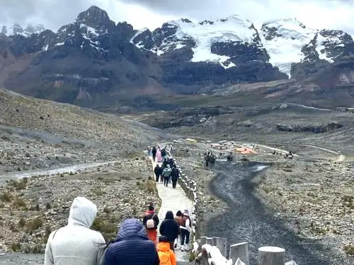 El emblemático nevado Pastoruri se consolida como uno de los principales atractivos del Parque Nacional Huascarán y de la región Áncash más visitados por los turistas, como se evidenció en el último feriado largo por Fiestas Patrias. ANDINA/Difusión