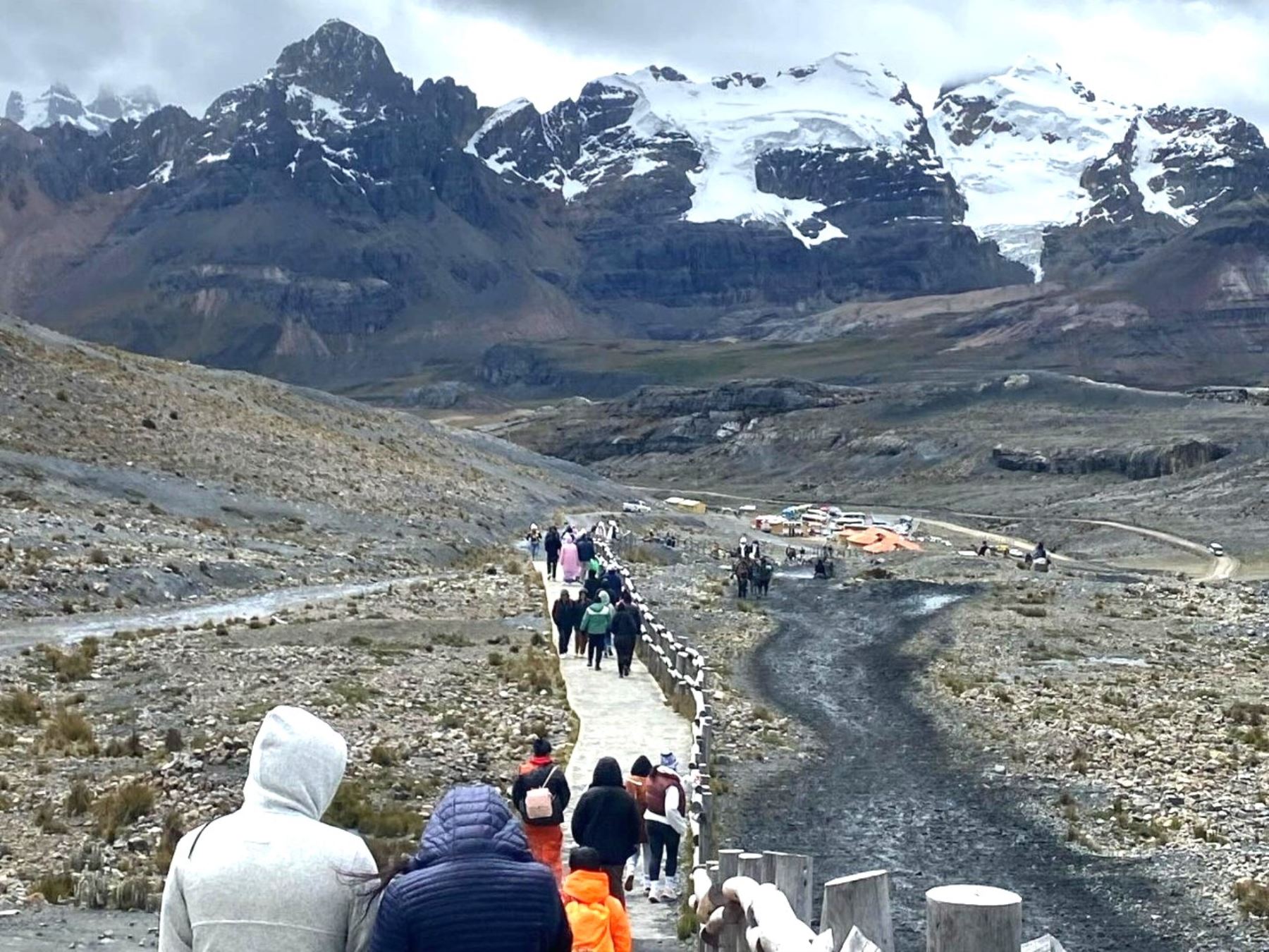El emblemático nevado Pastoruri se consolida como uno de los principales atractivos del Parque Nacional Huascarán y de la región Áncash más visitados por los turistas, como se evidenció en el último feriado largo por Fiestas Patrias. ANDINA/Difusión