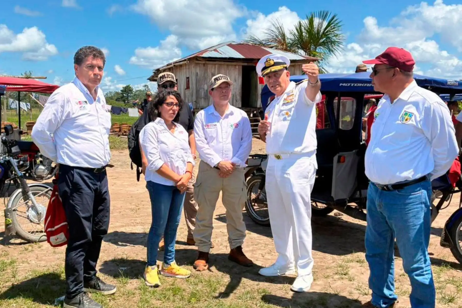 El premier Eduardo Arana estuvo junto a los ministros César Vásquez del Minsa, Morgan Quero del Minedu, Walter Astudillo del Mindef y Leslie Urteaga del Midis y el alcalde de la provincia de Mariscal Ramón Castilla, Julio Kahn.