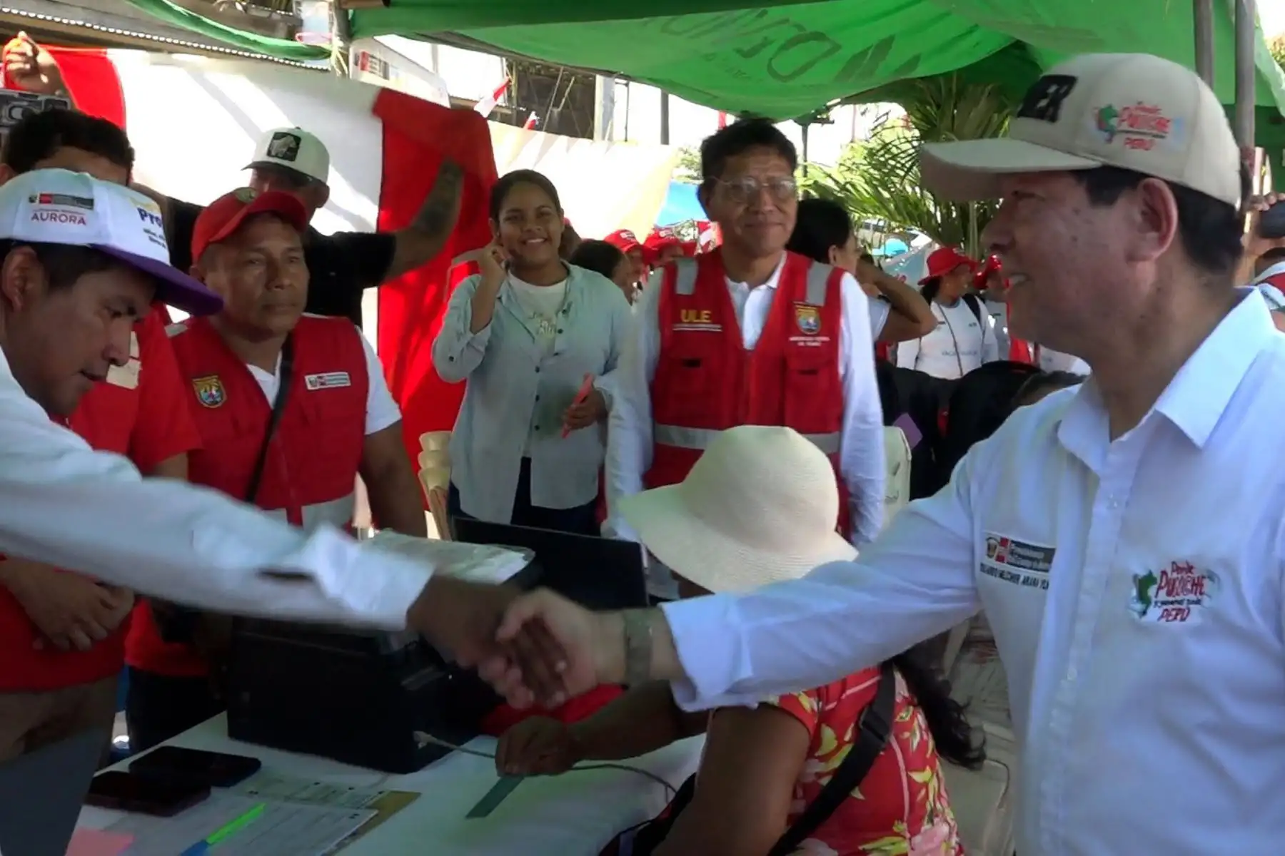 El premier Eduardo Arana estuvo junto a los ministros César Vásquez del Minsa, Morgan Quero del Minedu, Walter Astudillo del Mindef y Leslie Urteaga del Midis y el alcalde de la provincia de Mariscal Ramón Castilla, Julio Kahn.