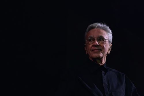 Caetano Veloso, una voz que marcó generaciones cumple hoy 83 años