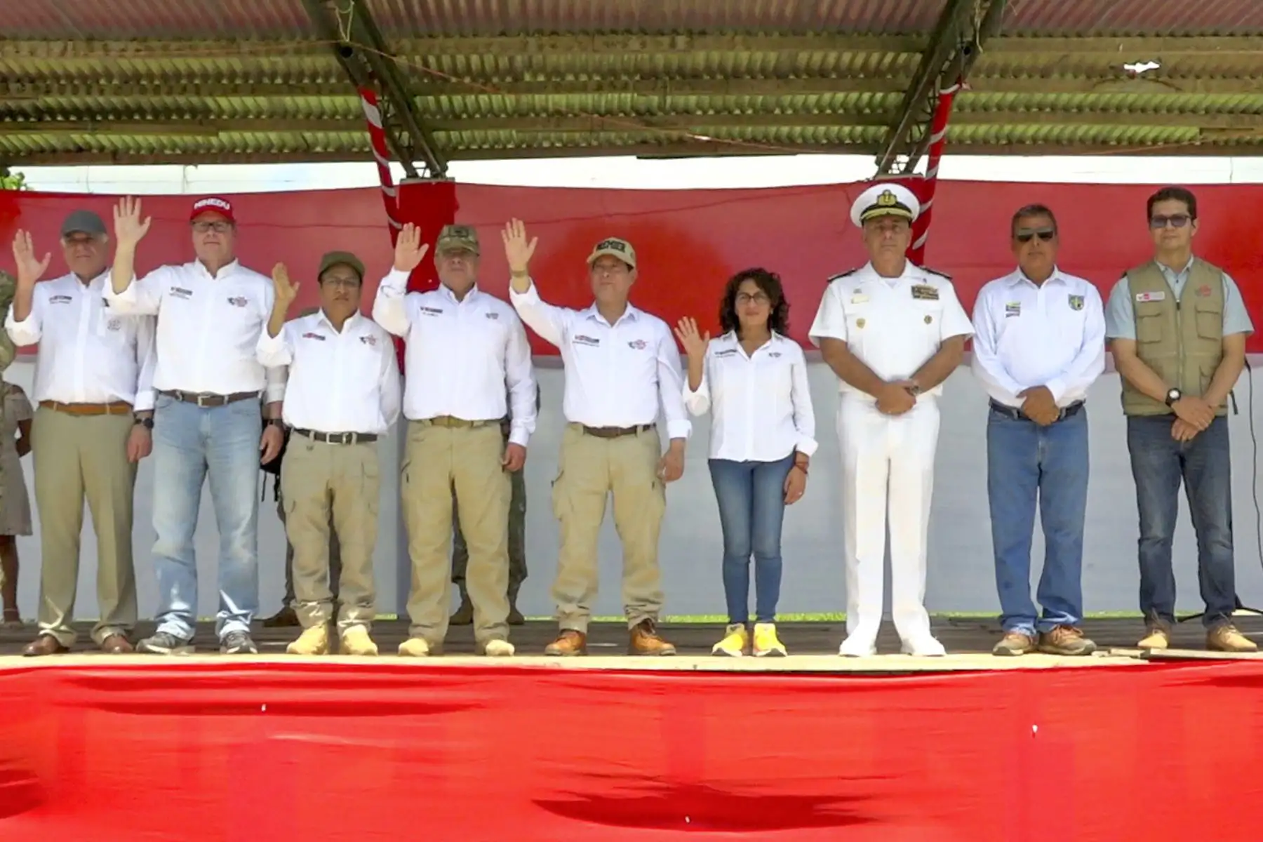 El premier Eduardo Arana estuvo junto a los ministros César Vásquez del Minsa, Morgan Quero del Minedu, Walter Astudillo del Mindef y Leslie Urteaga del Midis y el alcalde de la provincia de Mariscal Ramón Castilla, Julio Kahn. Foto: ANDINA/Difusión
