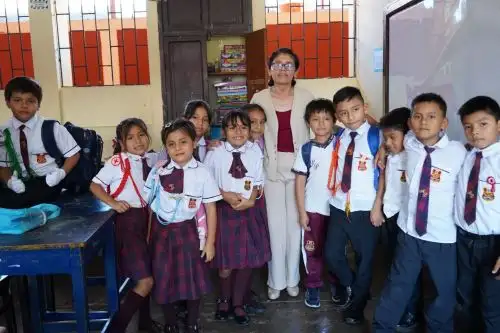 Profesora Kelly Dávila Lastra, la Mejor Maestra Lectora del mes de abril 2025. Foto: CRISOL/Difusión.