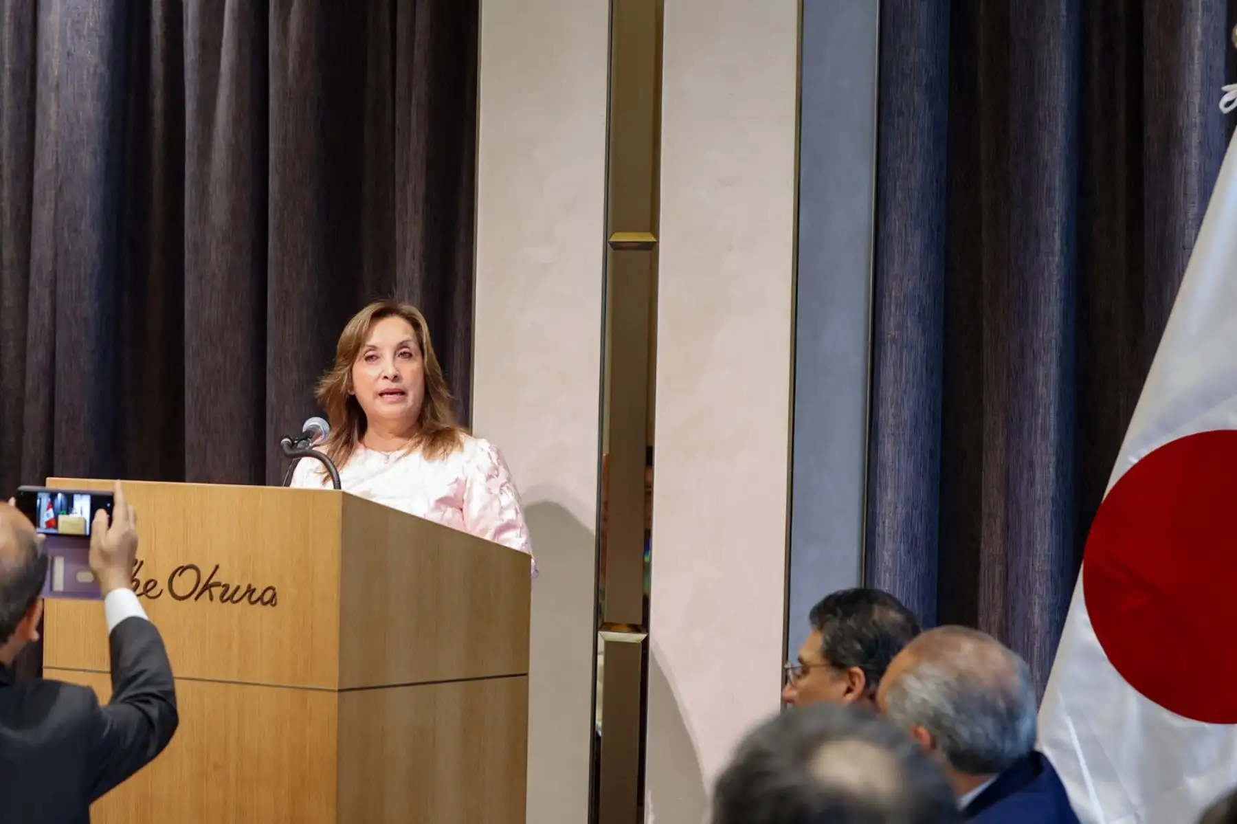 En su segundo día de actividades oficiales, la presidenta Dina Boluarte Zegarra participó en un encuentro de trabajo con empresarios peruanos y japoneses en Tokio. Foto: ANDINA/Prensa Presidencia