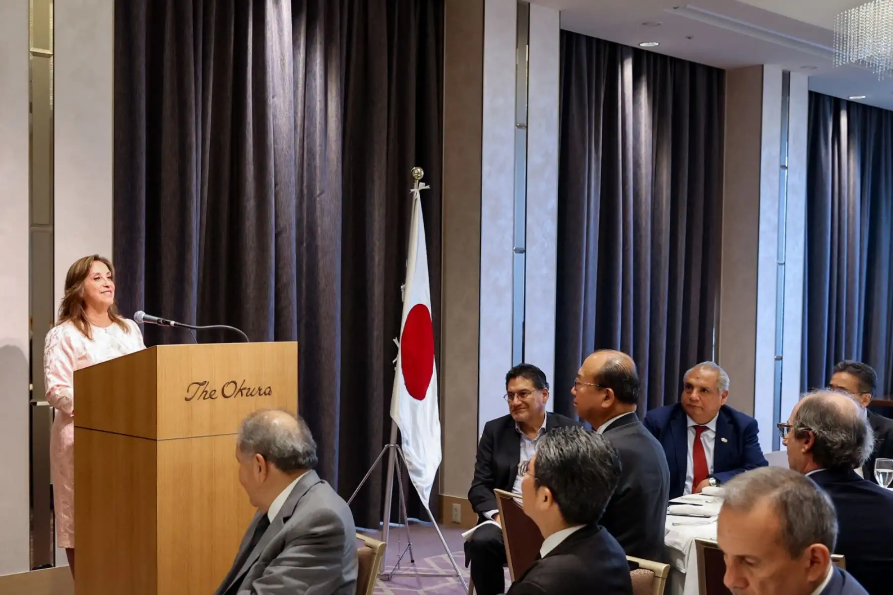 En su segundo día de actividades oficiales, la presidenta Dina Boluarte Zegarra participó en un encuentro de trabajo con empresarios peruanos y japoneses en Tokio. Foto: ANDINA/Prensa Presidencia