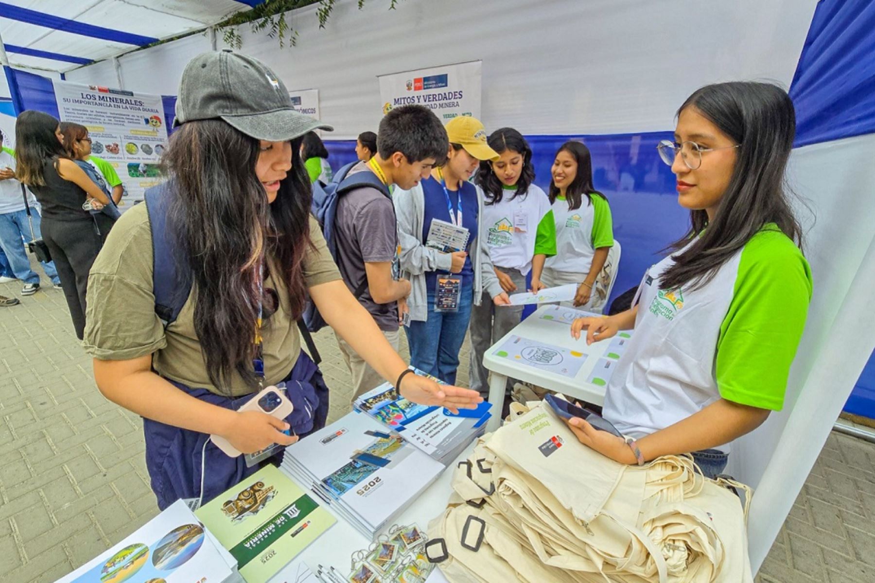 El Ministerio de Energía y Minas, promovió la cultura de la minería responsable en los jóvenes universitarios y público en general en Piura. Foto: Cortesía.