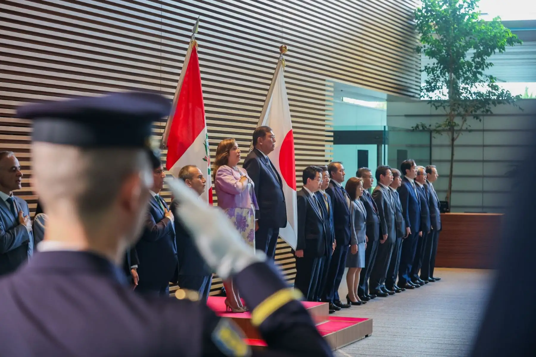 La ministra de Comercio Exterior y Turismo, Desilú León, y el representante de la Agencia Japonesa de Turismo, suscribieron un Memorándum de Cooperación en el Campo del Turismo, con el fin de promover el desarrollo del turismo sostenible, promover inversiones y el incremento del turismo entre Perú y Japón. Foto: Mincetur