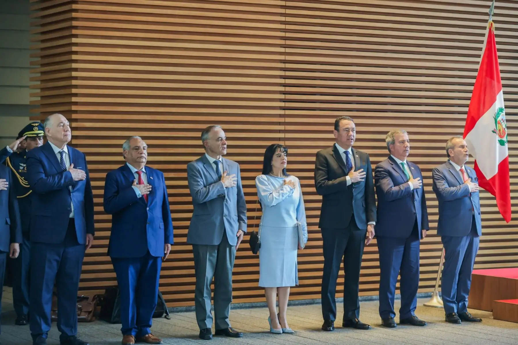 La ministra de Comercio Exterior y Turismo, Desilú León, y el representante de la Agencia Japonesa de Turismo, suscribieron un Memorándum de Cooperación en el Campo del Turismo, con el fin de promover el desarrollo del turismo sostenible, promover inversiones y el incremento del turismo entre Perú y Japón. Foto: Mincetur