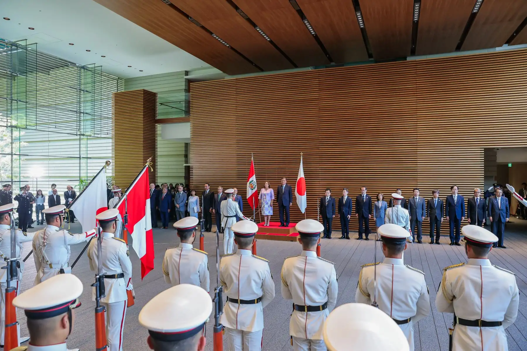 La presidenta de la República del Perú, Dina Ercilia Boluarte Zegarra, sostuvo una reunión bilateral con el Primer Ministro de Japón, Shigeru Ishiba, donde se abordaron las oportunidades de negocio para ambos países en rubros como turismo y construcción, entre otros. Foto: ANDINA/Presidencia