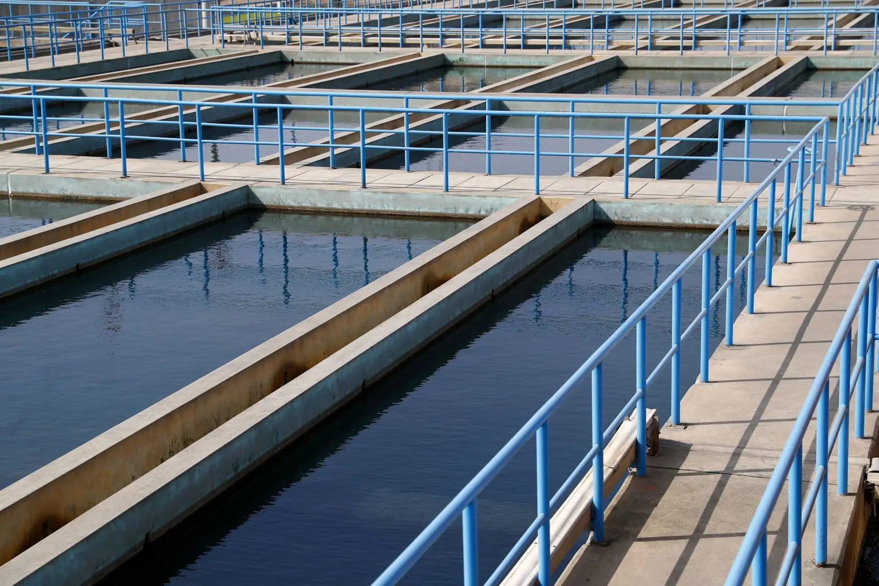 Planta Nro. 2 de La Atarjea de Sedapal, en El Agustino, que cuenta con decantadores y filtros de agua, en donde se sacan las últimas partículas y restos de contaminación para que el agua esté apto para el consumo humano. Foto: ANDINA/Daniel Bracamonte