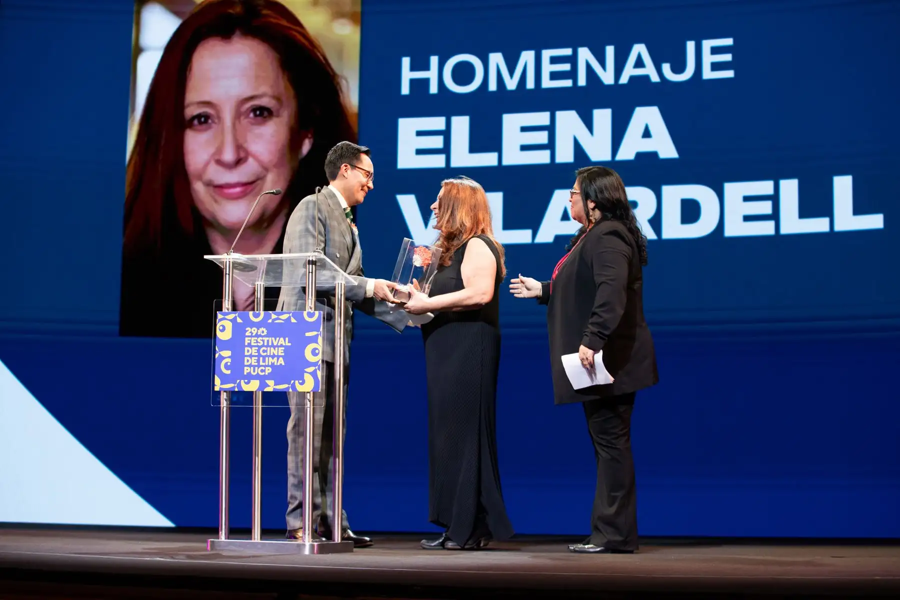 El festival rindió homenaje en su primera noche a la secretaria técnica y ejecutiva de Ibermedia, Elena Vilardell, responsable de la financiación y promoción de diversas producciones cinematográficas latinoamericanas. Foto: ANDINA/Difusión