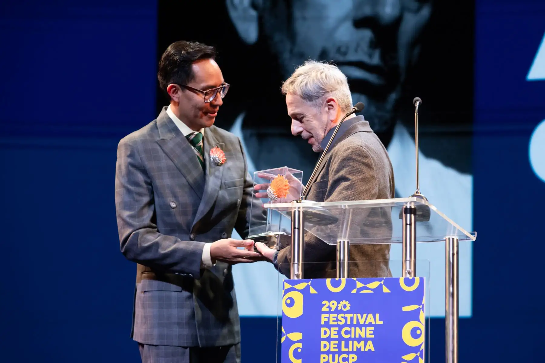 El otro homenajeado de la noche, el actor y director chileno Alfredo Castro, señaló estar feliz de recibir este reconocimiento de parte de un festival "tan importante y que ha dado tantas muestras de respeto a nuestro cine". Foto: ANDINA/Difusión