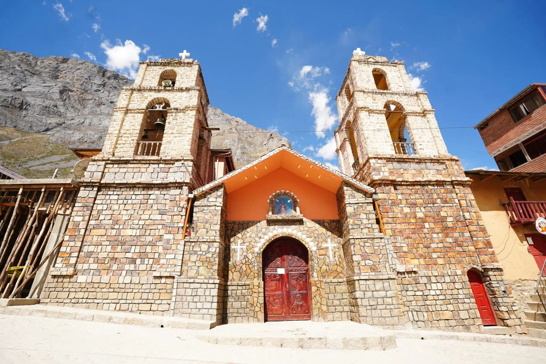 Además del histórico Puente Colonial Calicanto, la iglesia colonial y el museo municipal de Huancaya. Foto: ANDINA/Difusión MINCETUR
