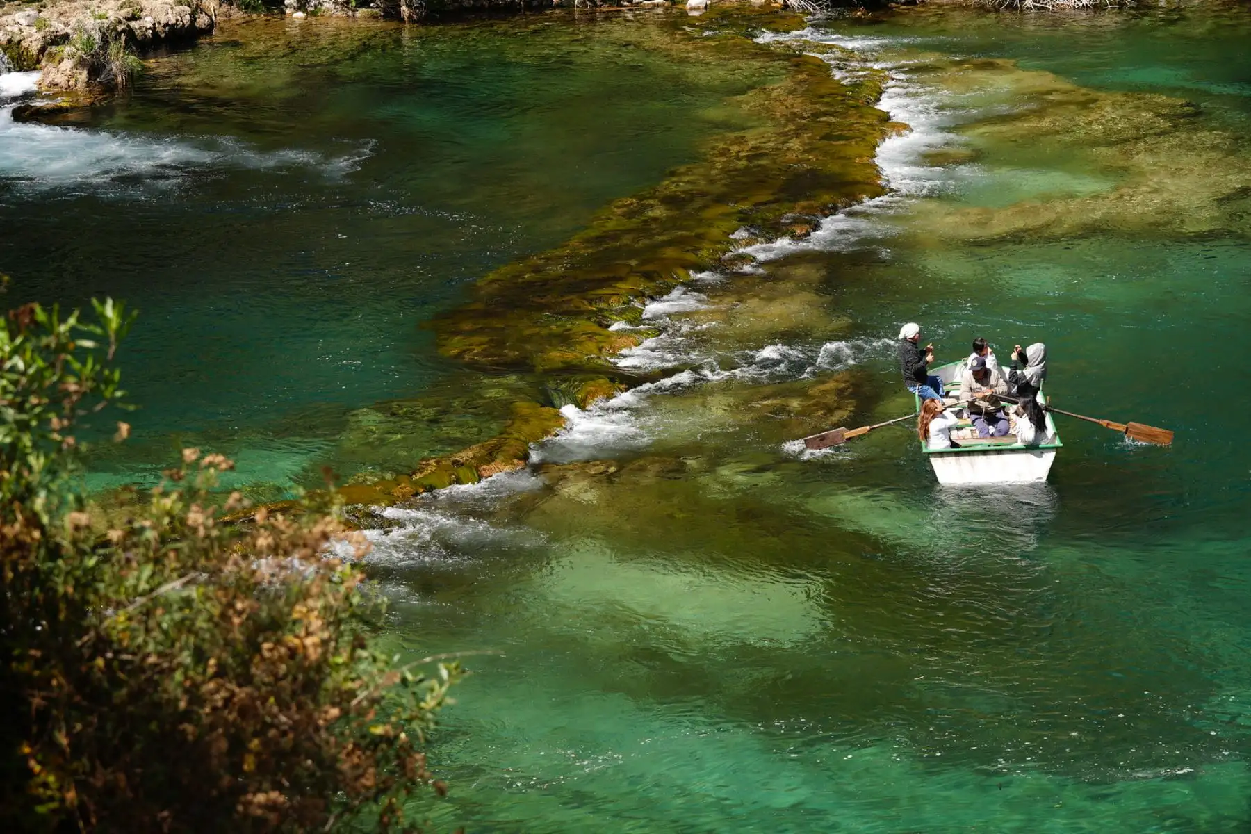 Entre los principales atractivos naturales del distrito, como la laguna Huallhua, el mirador altoandino, las cascadas y lagunas que integran la Reserva Paisajística Nor Yauyos Cochas. Foto: ANDINA/Difusión MINCETUR