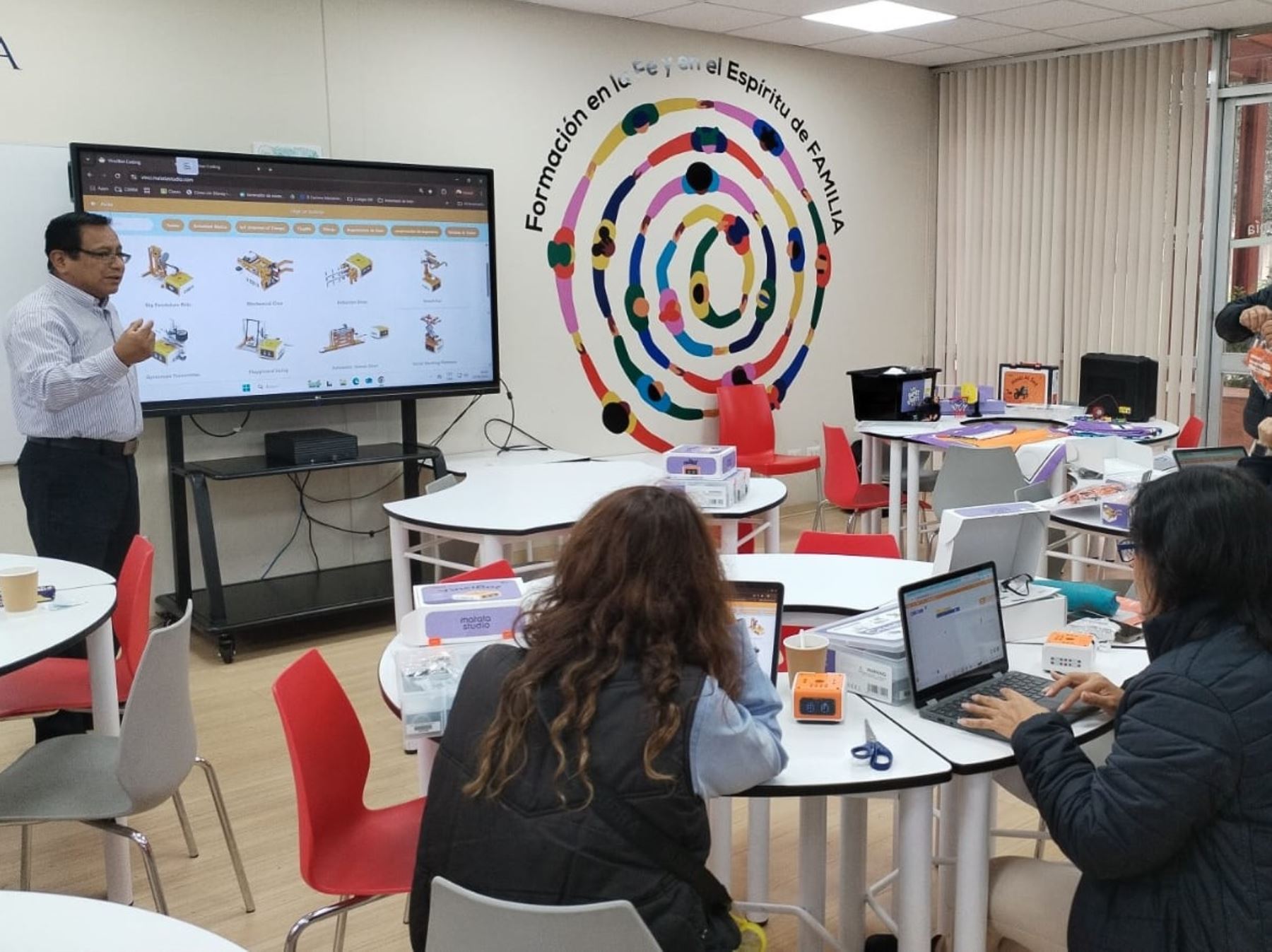 Capacitan profesores herramientas prácticas sobre estrategias STEAM para innovar en aulas