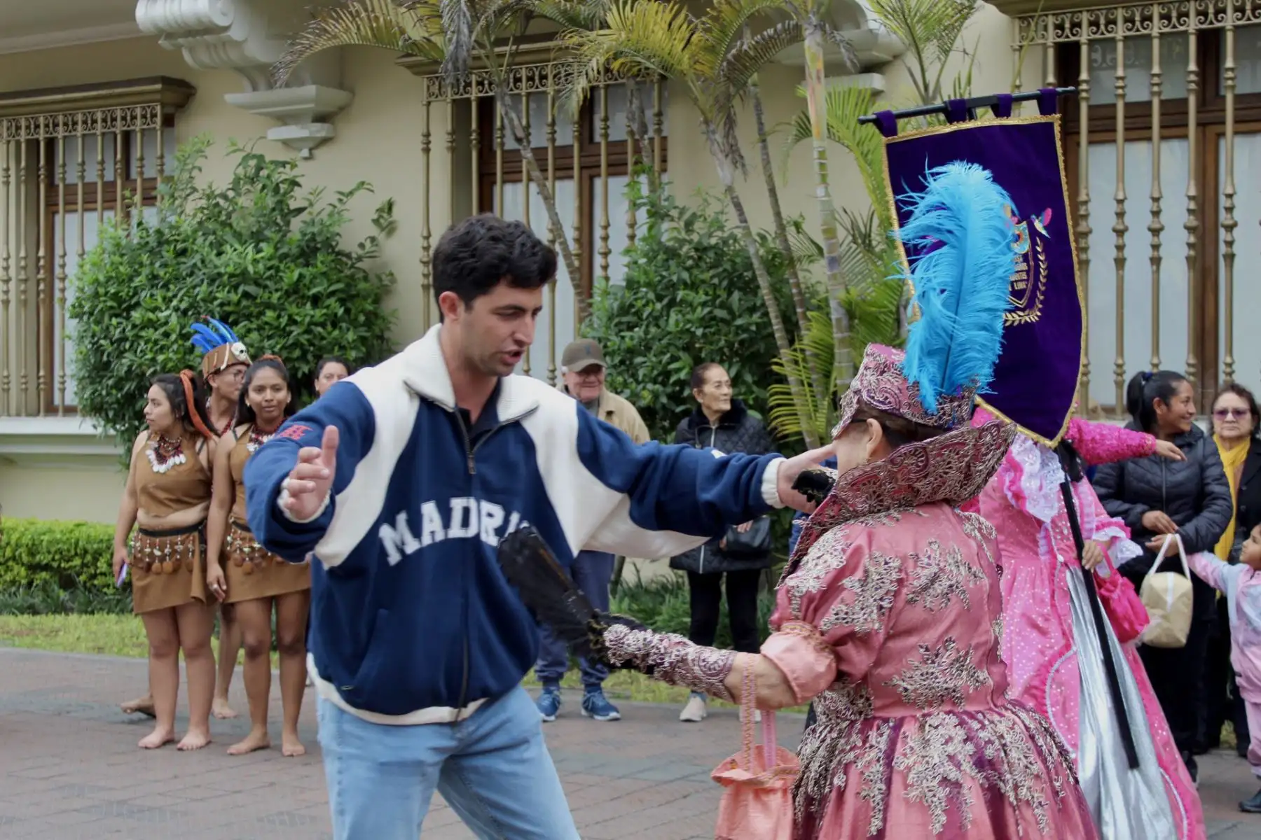 Entre sonrisas y aplausos, los danzantes de Tarma, Satipo y Chanchamayo transformaron la mañana en una verdadera fiesta, marcando así el inicio de las celebraciones por los 200 años de creación del departamento de Junín. Foto: Difusión