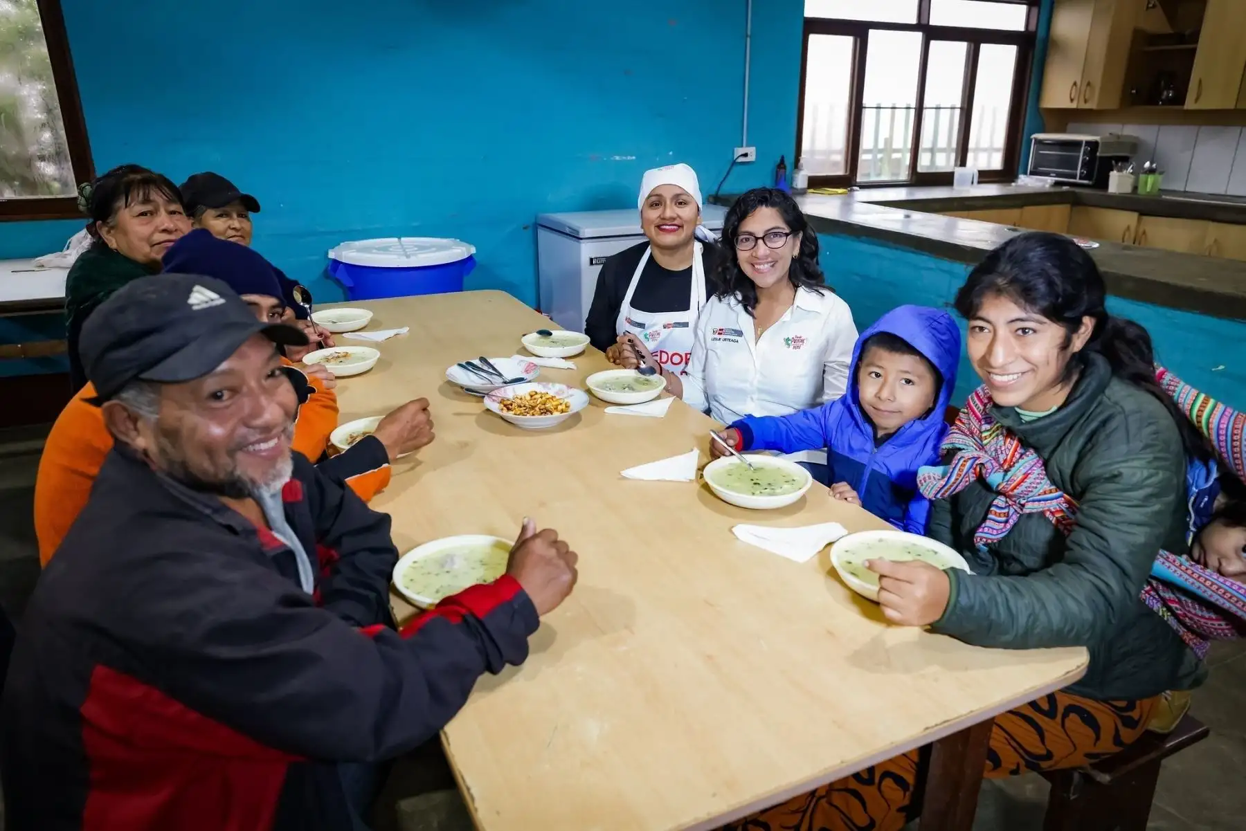 La titular del Midis también visitó, junto al alcalde de Ventanilla, el comedor popular Wawathani, en el AAHH Sagrado Corazón de Jesús, que atiende a más de 70 beneficiarios. Foto: ANDINA/Difusión MIDIS