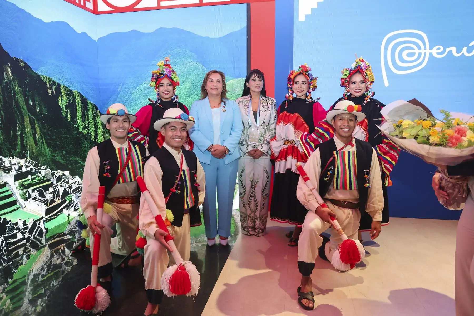 La presidenta Dina Boluarte Zegarra recorrió el Pabellón Perú de la Expo 2025 Osaka-Kansai, una puesta en escena de las tradiciones y expresiones culturales que nos hacen sentir orgullosos de ser peruanos. Foto: ANDINA/Prensa Presidencia