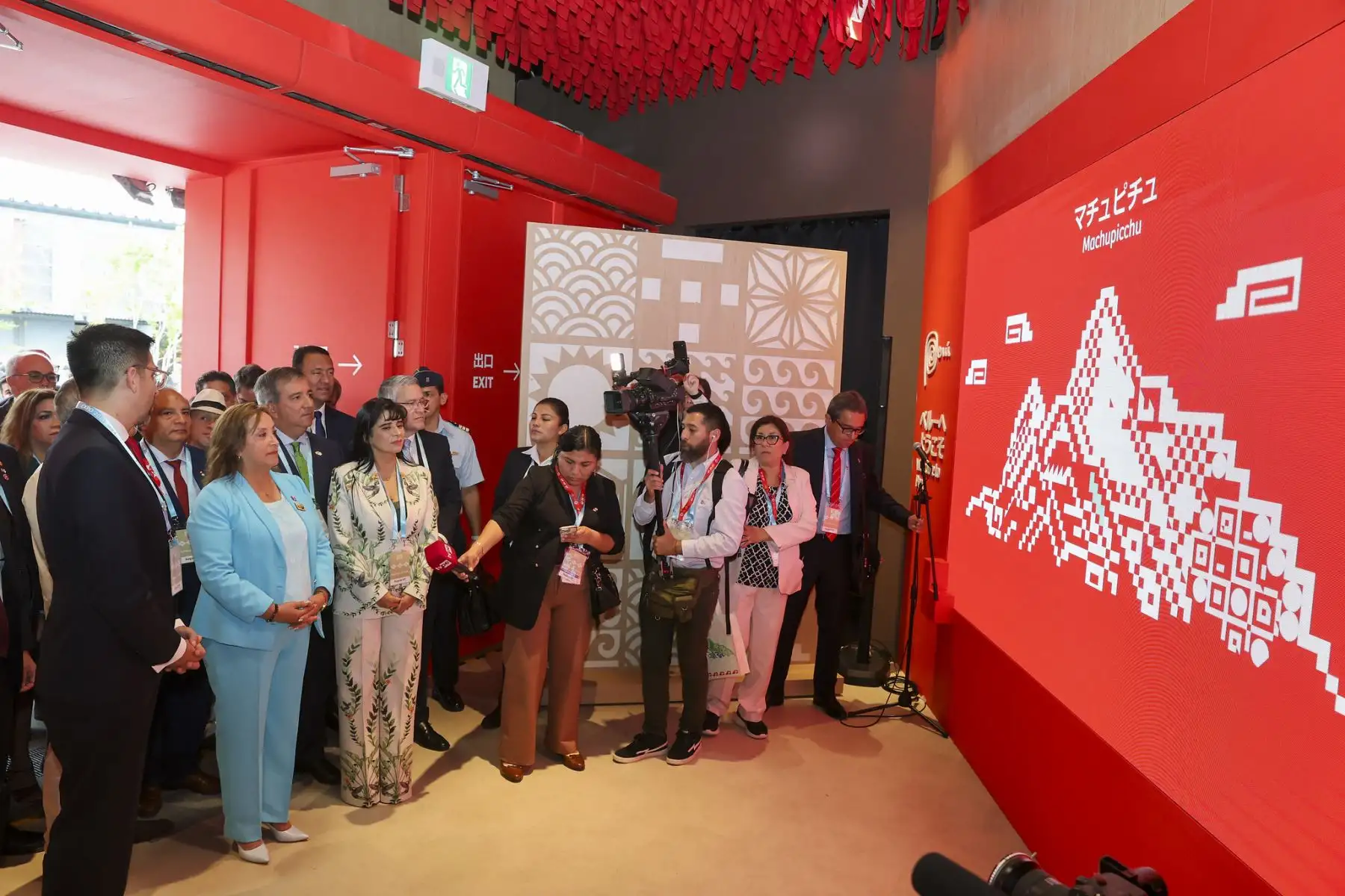 La presidenta Dina Boluarte Zegarra recorrió el Pabellón Perú de la Expo 2025 Osaka-Kansai, una puesta en escena de las tradiciones y expresiones culturales que nos hacen sentir orgullosos de ser peruanos. Foto: ANDINA/Prensa Presidencia