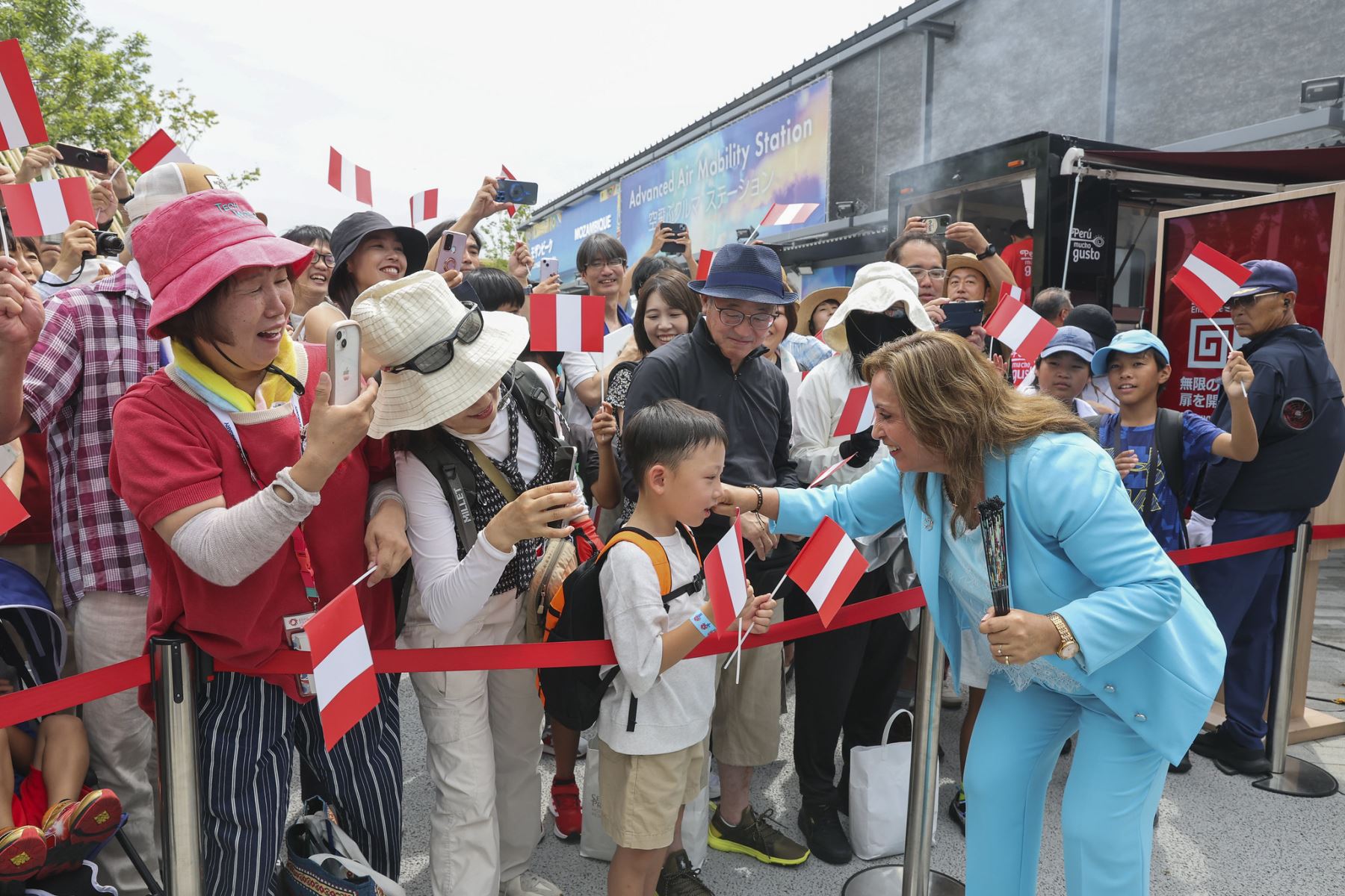 La presidenta Dina Boluarte Zegarra recorrió el Pabellón Perú de la Expo 2025 Osaka-Kansai, una puesta en escena de las tradiciones y expresiones culturales que nos hacen sentir orgullosos de ser peruanos. Foto: ANDINA/Prensa Presidencia