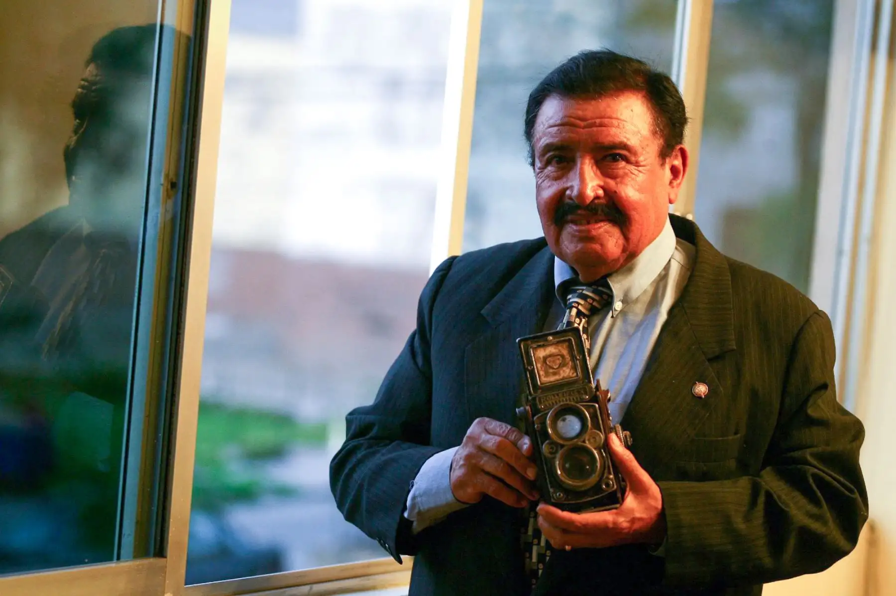 El destacado reportero gráfico peruano, Oscar Armando Retto Saldaña, falleció a los 98 años de edad el viernes 8 de agosto de 2025. Además de su importante legado periodístico, Oscar también es conocido por ser el padre del fotógrafo Willy Retto, una de las víctimas mortales de la masacre de Uchuraccay en la década del 80 del siglo XX. Foto: ANDINA/archivo