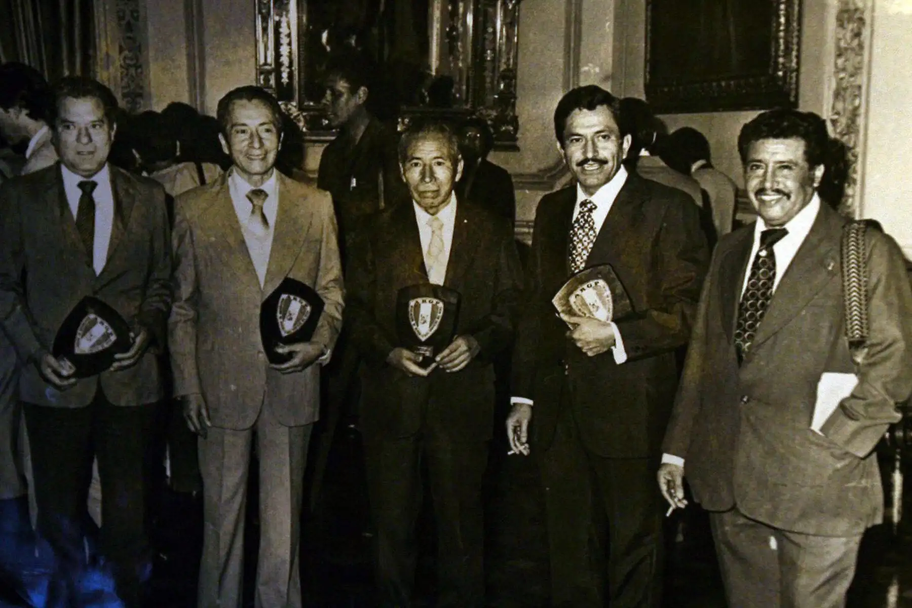 El destacado reportero gráfico peruano, Oscar Armando Retto Saldaña, falleció a los 98 años de edad el viernes 8 de agosto de 2025. Además de su importante legado periodístico, Oscar también es conocido por ser el padre del fotógrafo Willy Retto, una de las víctimas mortales de la masacre de Uchuraccay en la década del 80 del siglo XX. Foto: ANDINA/archivo