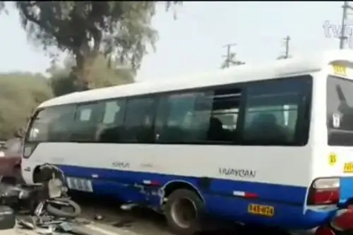 Múltiple accidente de tránsito en Chaclacayo. Foto: Captura TV