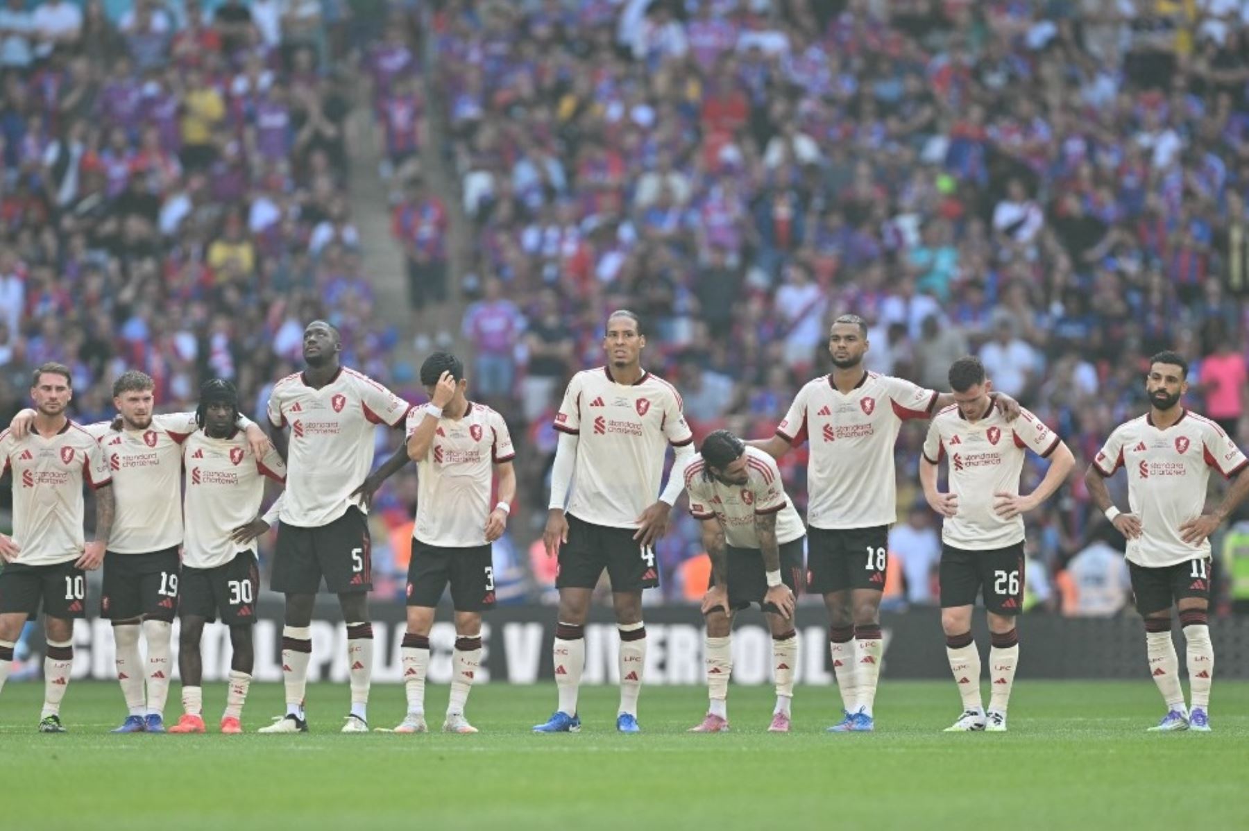 A Liverpool no le valió los 300 millones de euros invertidos en fichajes