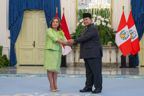 Presidenta Dina Boluarte sostuvo encuentro bilateral con su homólogo de Indonesia