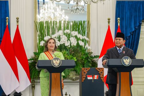 Presidenta Dina Boluarte sostuvo encuentro bilateral con su homólogo de Indonesia