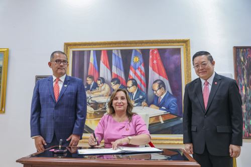 Presidenta Dina Boluarte, se reunió con el secretario general de la Asociación de Naciones del Sudeste Asiático (ASEAN), Kao Kim Hourn