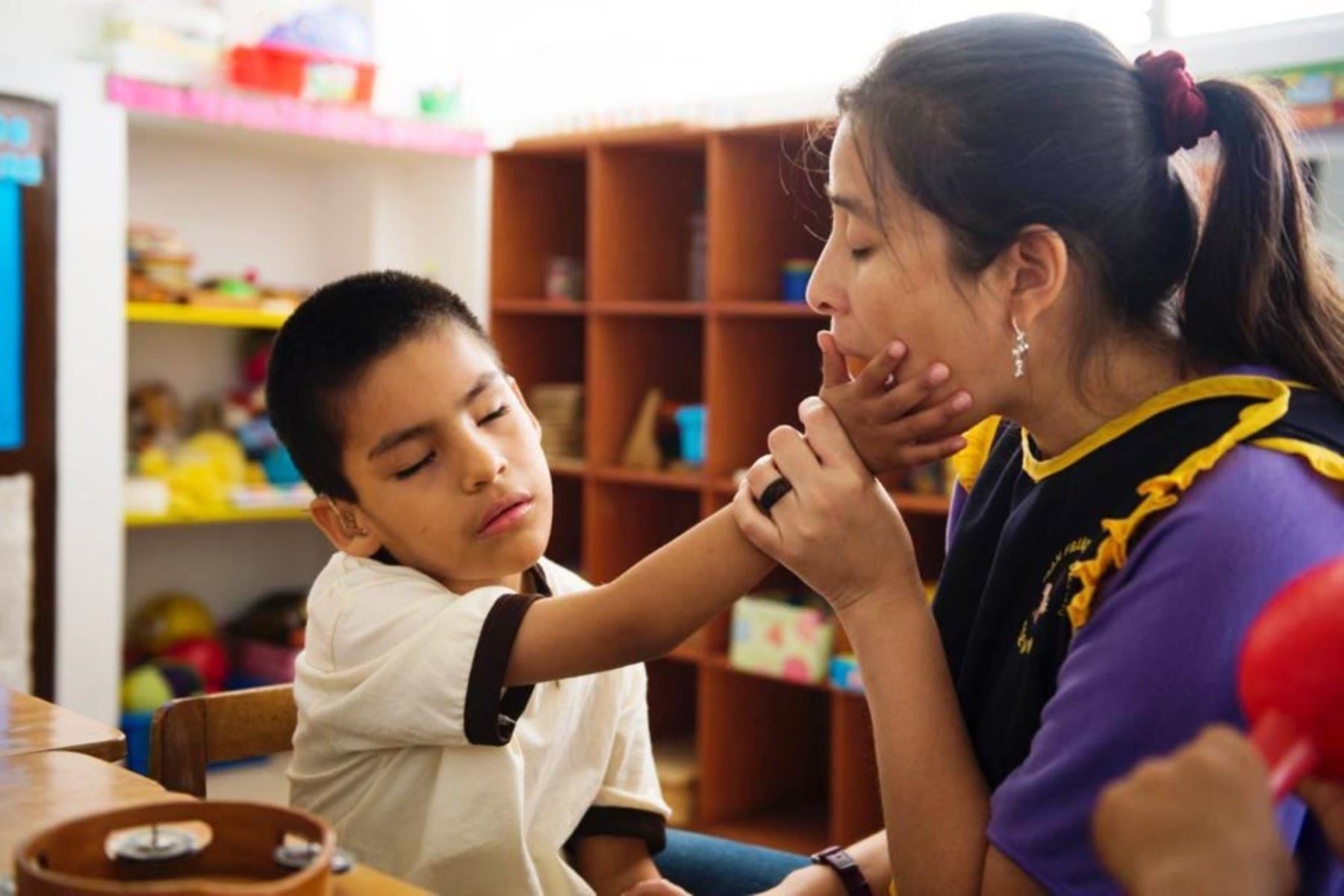 Crean centro especializado en información, capacitación e investigación sobre la sordoceguera, con el fin de que sus cuidadores, familiares o cualquier profesional pueda acceder a ello y tomar mejores decisiones. Foto: ANDINA/Difusión
