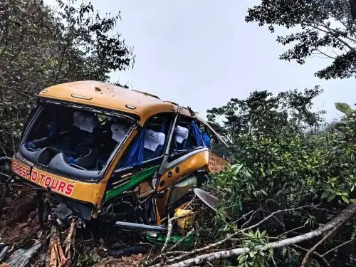 El bus interprovincial accidentado se dirigía de Puerto Maldonado a la ciudad de Cusco. La Policía Nacional investiga las causas del despiste de esta unidad de la empresa "Crespo Tours". ANDINA/Difusión