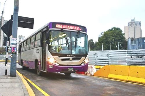 Línea 2: solo buses del corredor Morado usarán los carriles reabiertos en el Paseo Colón. Foto: ANDINA/Difusión.