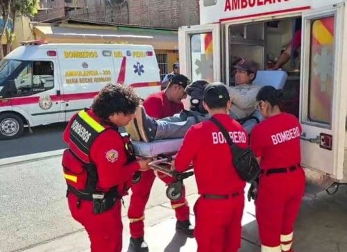 Los heridos del trágico accidente vial que ocurrió en la carretera Interoceánica, a la altura de Ayacucho, fueron trasladados por los bomberos al Hospital Ricardo Cruzado Rivarola de la ciudad de Nasca, en Ica. ANDINA/Difusión