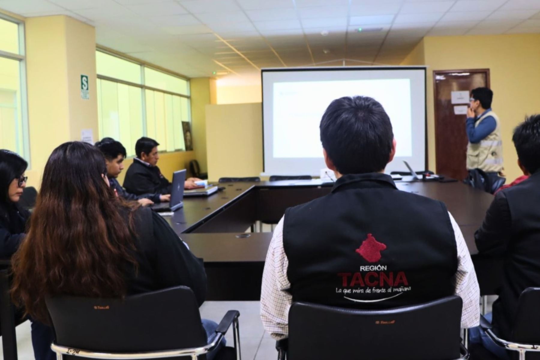 Especialistas del OEFA instruyeron al personal de la Subgerencia de Gestión Ambiental del gobierno regional de Tacna. Foto: OEFA/Difusión.
