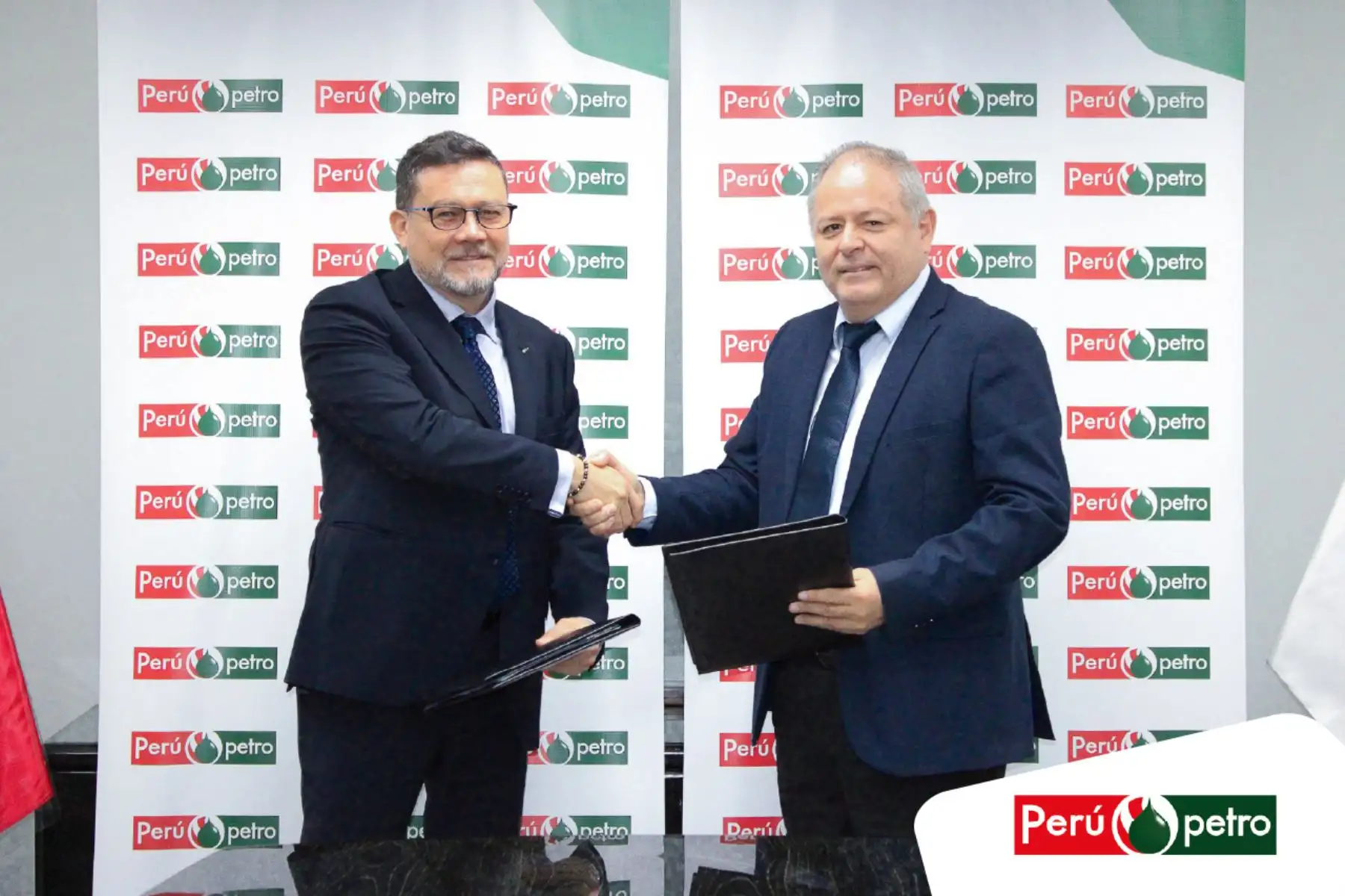 Perupetro suscribe convenios para estudios en Cuencas de Ucayali y Talara. Foto: cortesía Perupetro.