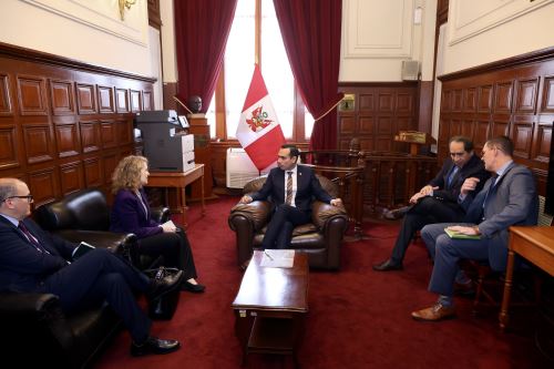 El presidente del Congreso, José Jerí Oré, sostuvo una reunión con la encargada de Negocios de la Embajada de Estados Unidos en el Perú, Joan Perkins.