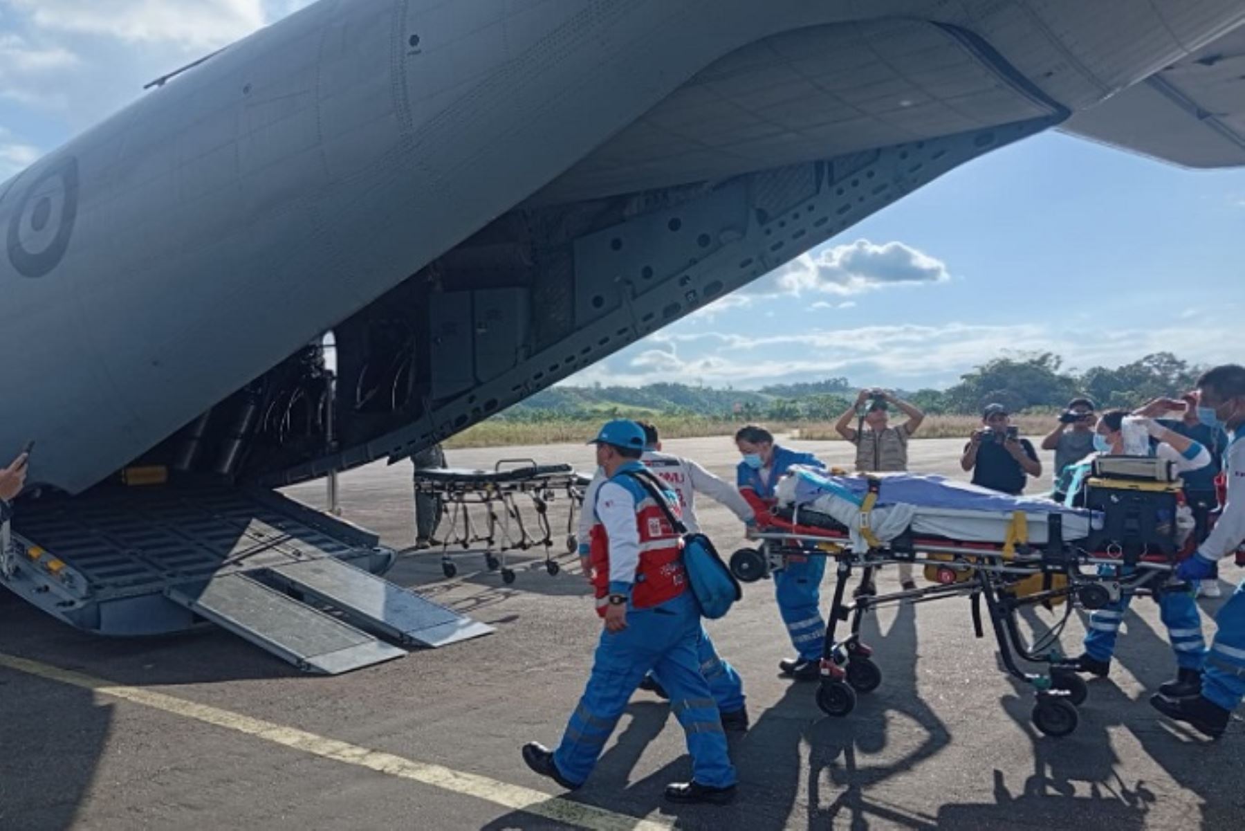 Traslado incluyó también a dos pacientes pediátricos con diagnósticos graves no vinculados al incendio: un lactante de siete meses con neumonía y un adolescente de 16 años con septicemia y obstrucción intestinal.