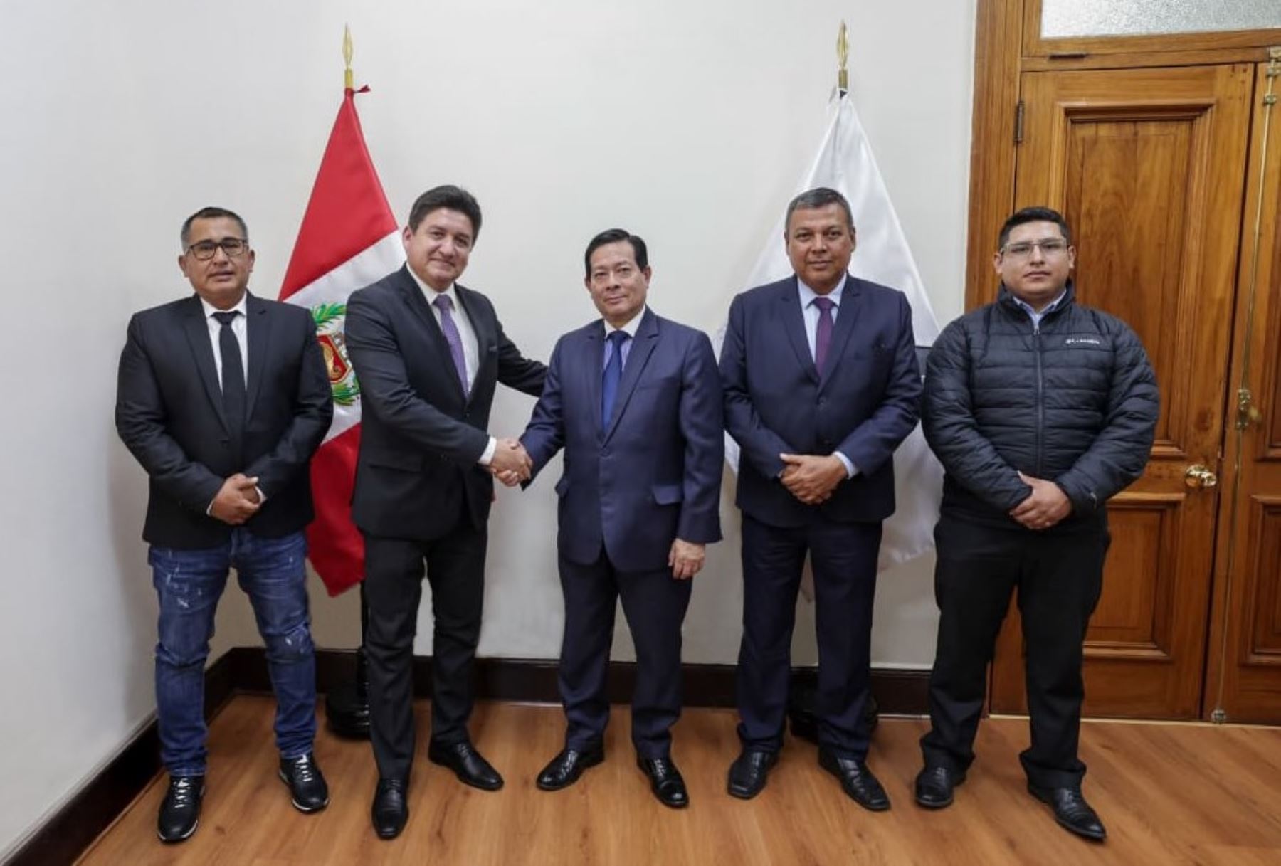 Jefe del Gabinete se reunió con alcalde de provincia loretana de Mariscal Ramón Castilla.