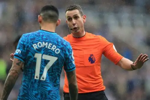 Los referís de la Premier League llevarán consigo una cámara durante los partidos