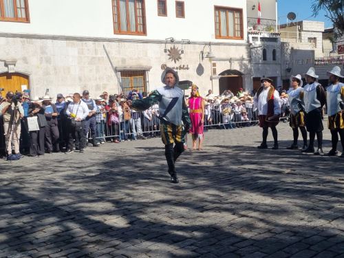 Como parte de las actividades por el 485.° aniversario de Arequipa, esta mañana se escenificó la fundación de la ciudad blanca en el tradicional barrio de San Lázaro. ANDINA/Difusión