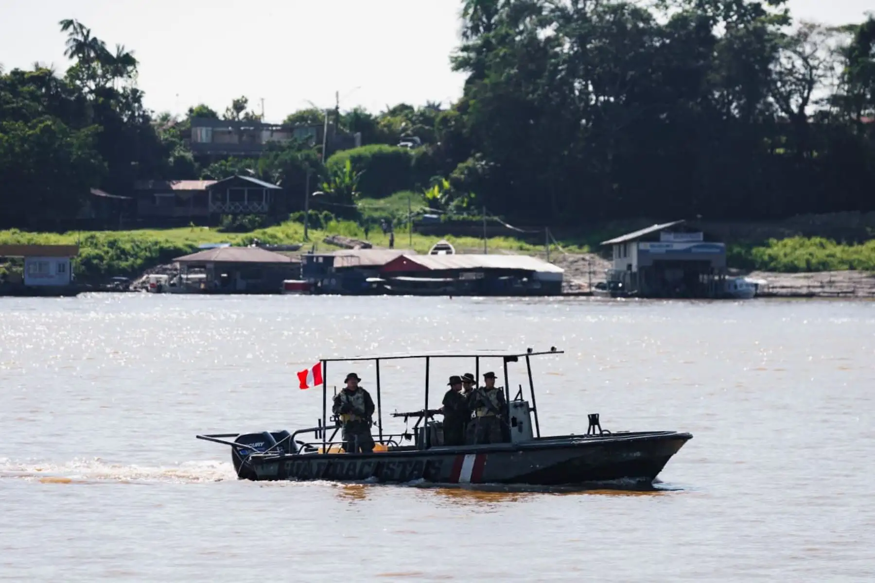 Por su parte, la Marina de Guerra del Perú, a través de sus unidades de guardacostas de la V Zona Naval, cumple con mantener el control fluvial en el río Amazonas. . Foto: ANDINA/Difusión MINDEF