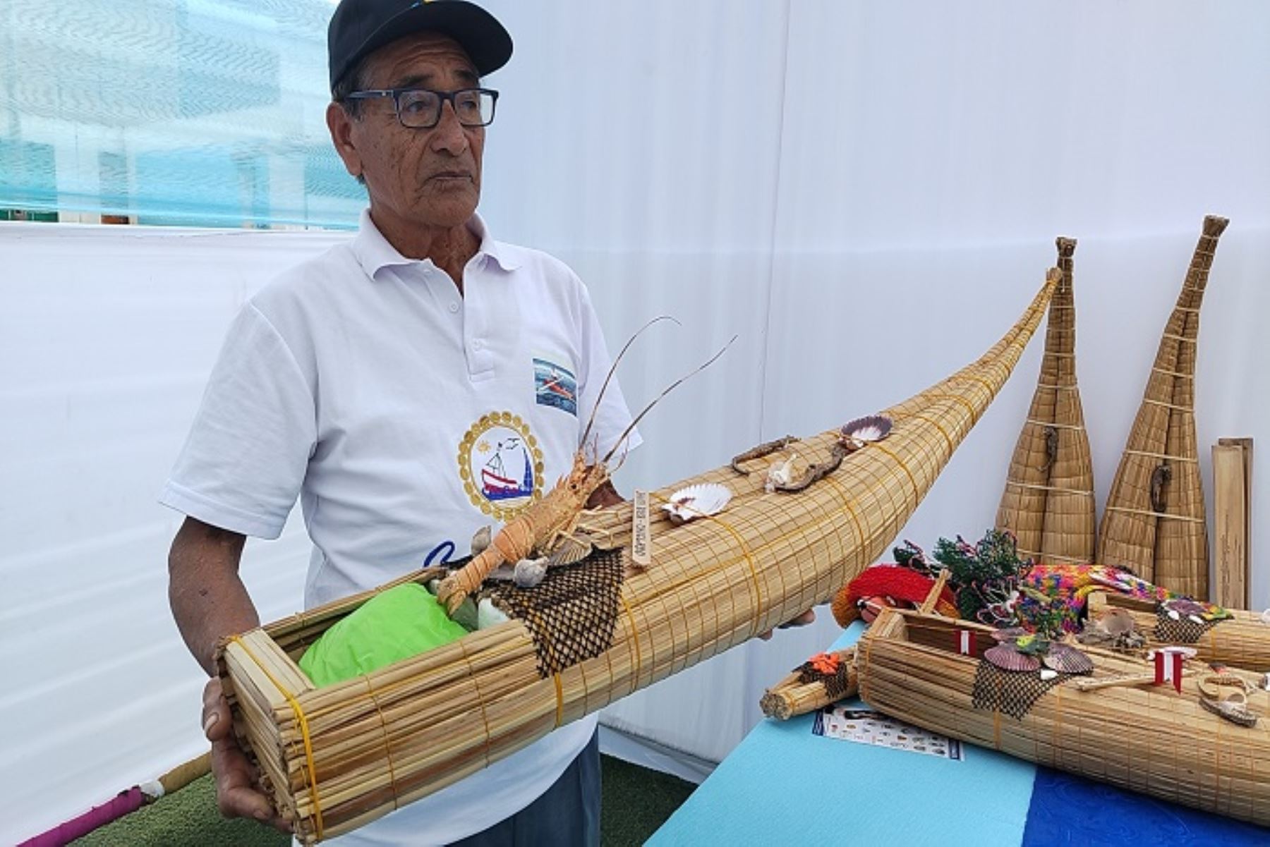Campeón del mar Pedro Huamanchumo lucha por salvar el caballito de totora en Lambayeque