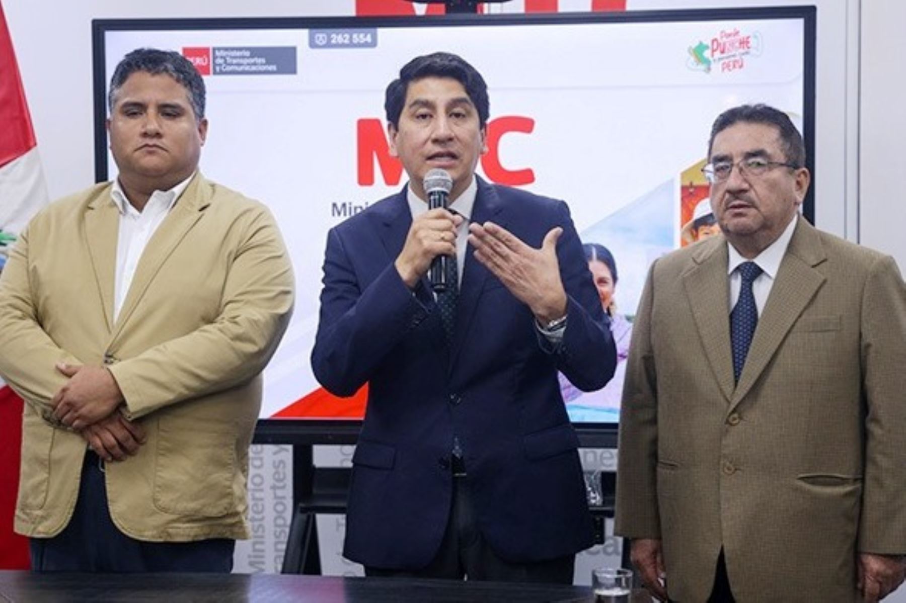 El viceministro de Transportes, Ismael Sutta, responde a la prensa. Foto: ANDINA/Difusión.